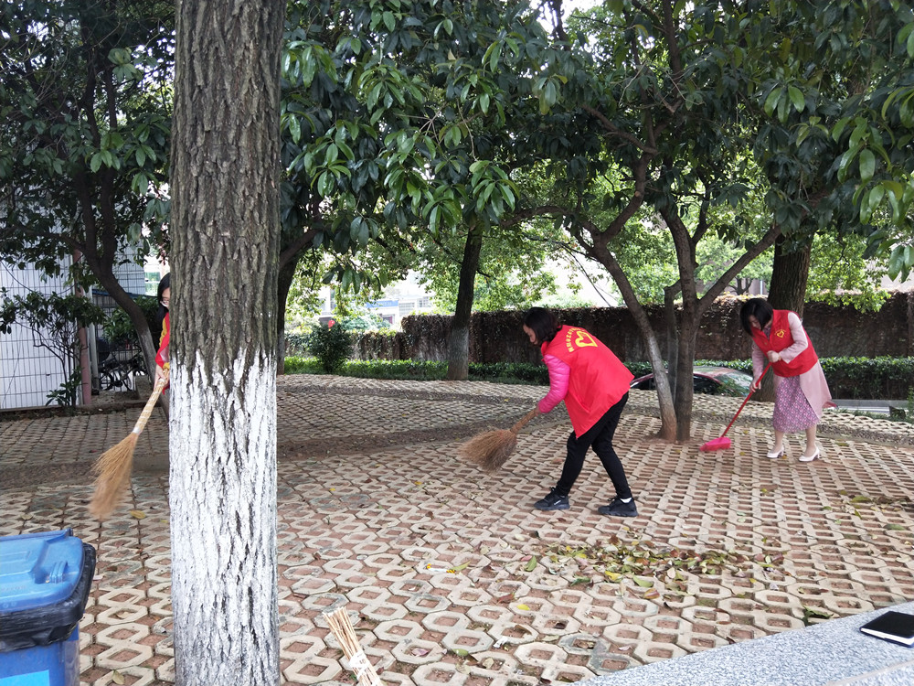 “弘揚(yáng)雷鋒精神 創(chuàng)建文明校園” ——附屬藝術(shù)中專黨總支第一黨支部開展學(xué)雷鋒主題黨日活動(dòng)