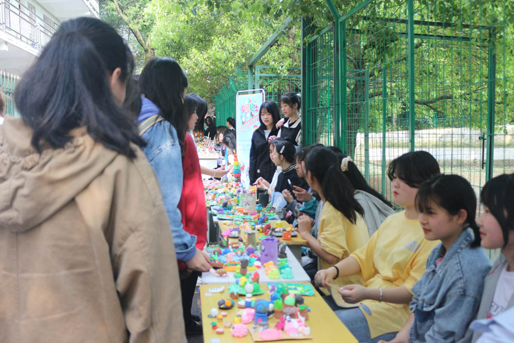 “黏土輕輕，手工相惜”——衡陽幼高專耒陽學院成功舉辦超輕黏土手工作品教學成果展