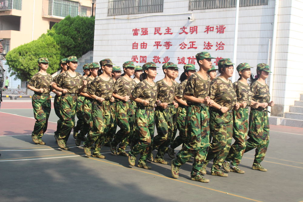 我校附屬藝術(shù)中專2021級(jí)新生軍訓(xùn)圓滿結(jié)束