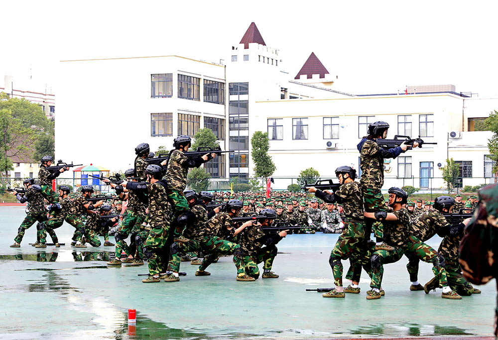 衡陽幼高專舉行2021級新生軍訓匯報表演暨總結(jié)表彰大會