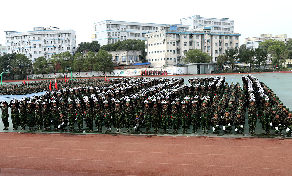 衡陽幼高專舉行2021級新生軍訓匯報表演暨總結(jié)表彰大會