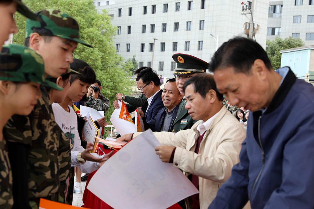 衡陽幼高專舉行2021級新生軍訓匯報表演暨總結(jié)表彰大會