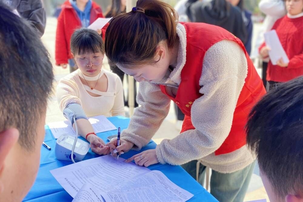 雷鋒月 | 踐行雷鋒精神  血液傳遞愛心 ——衡陽幼兒師專學(xué)前教育系開展學(xué)雷鋒志愿活動(dòng)