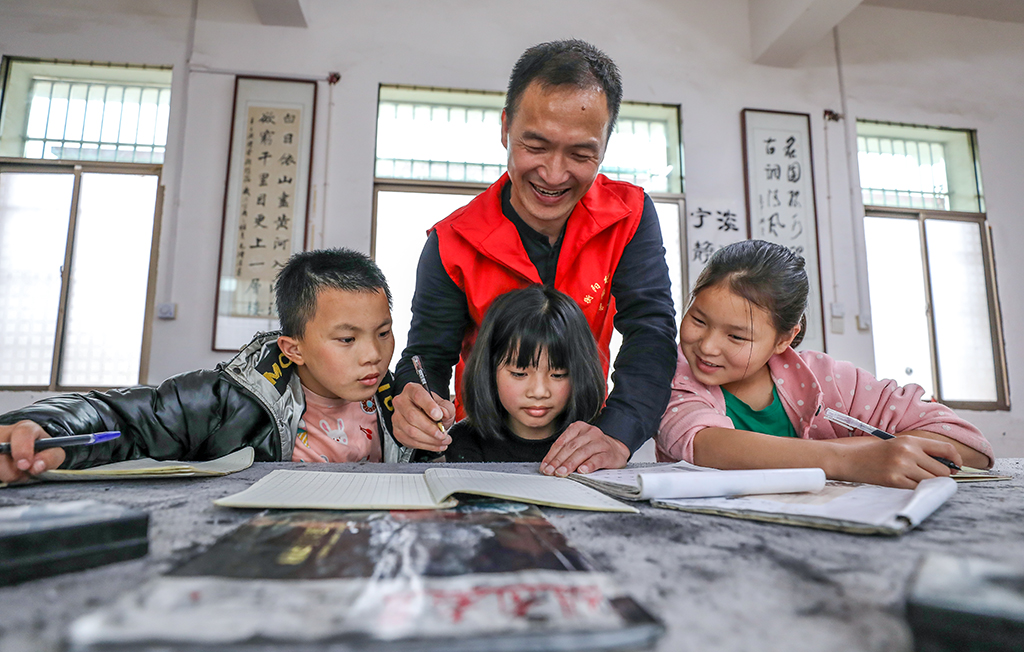 “藝”起成長，伴你同行 ——衡陽幼兒師專志愿者赴衡南縣松江聯(lián)合學(xué)校長嶺校區(qū)開展支教幫扶活動