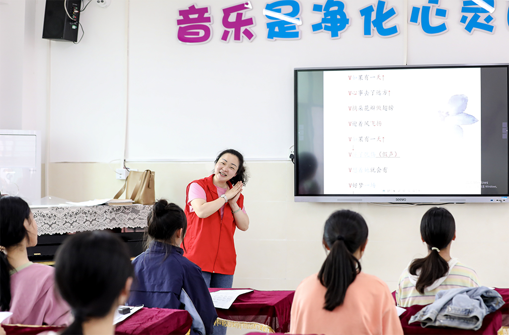 衡陽幼兒師專學前教育系赴衡南縣茶市聯(lián)合學校開展留守兒童結對幫扶工作