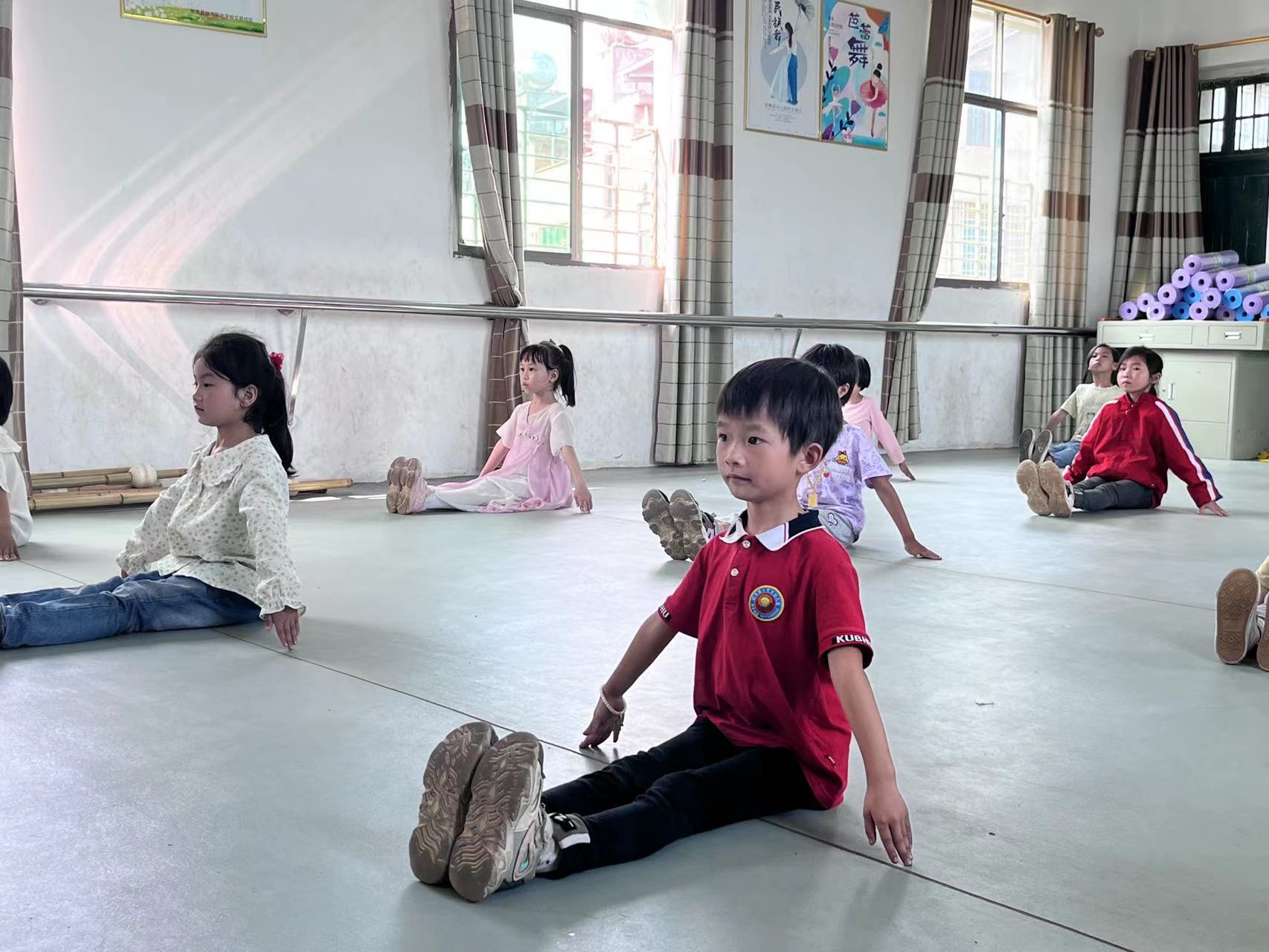 為了每一個孩子的美好童年 ——衡陽幼兒師專小學(xué)教育系赴衡南縣硫市小學(xué)開展留守兒童結(jié)對幫扶活動